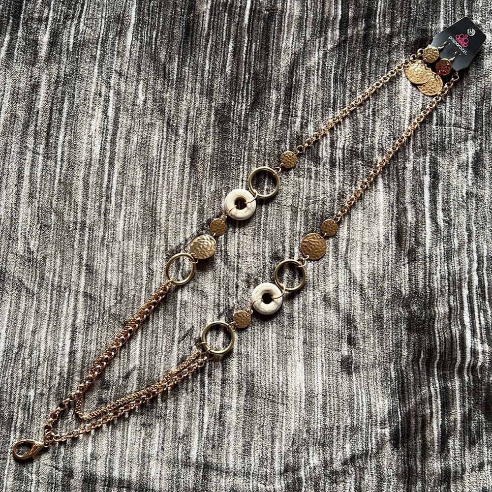 Paparazzi bundle!  Gold with ivory/cream crackle lanyard and short necklace.